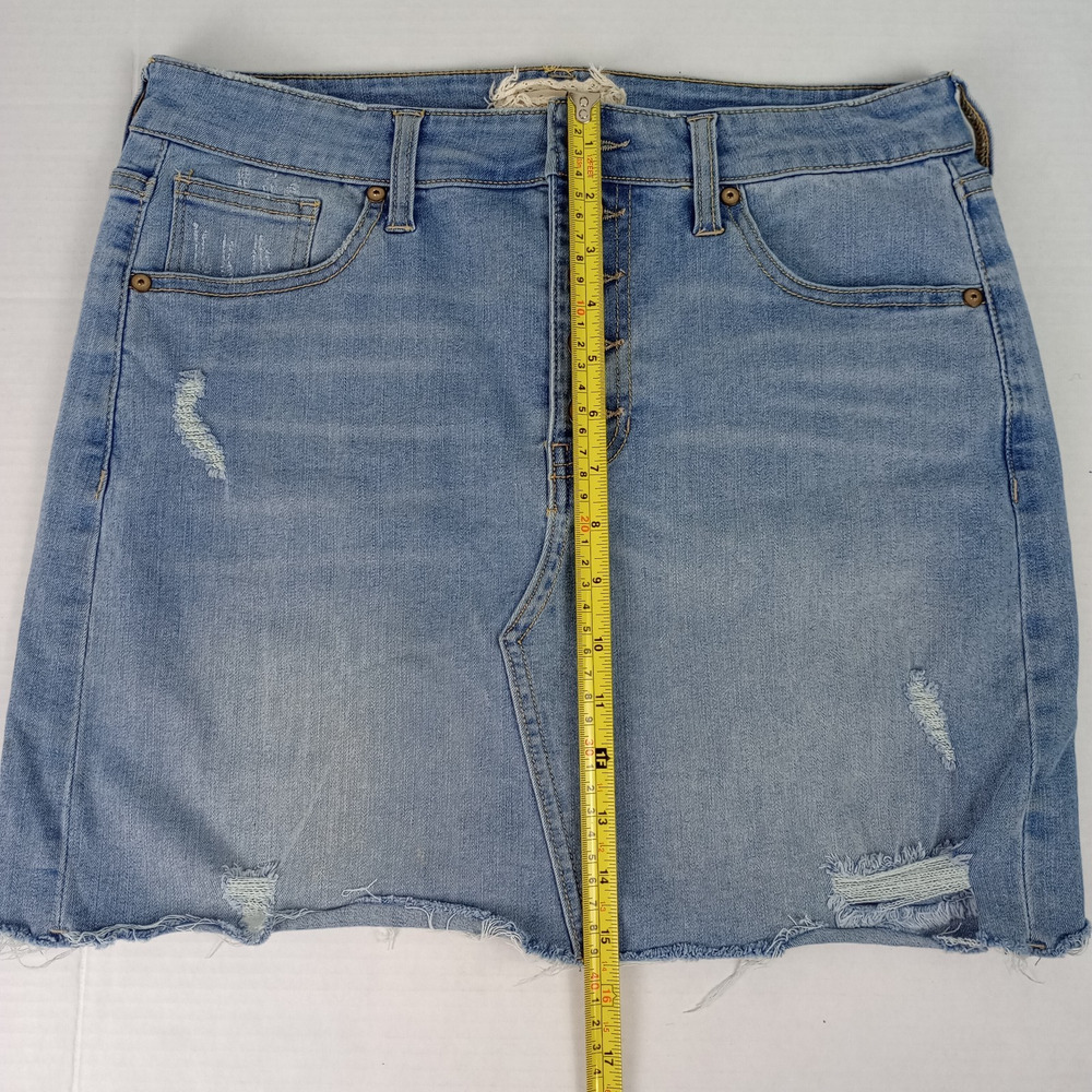 Altar'd State Women's M Light Blue Distressed Denim Mini Skirt 5 Buttons - Picture 8 of 10